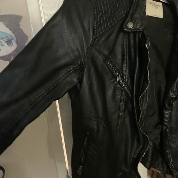 Large Albercrombie & Fitch Leather Jacket - Picture 5 of 5